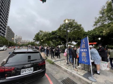 豐哥Rex - 南崁河濱公園快閃人潮現場超過150位取餐