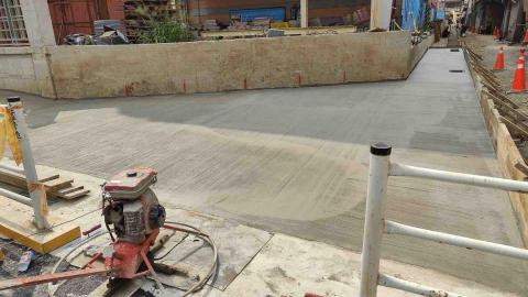 許威地坪粉光 - 掃粗(拉毛)完成面