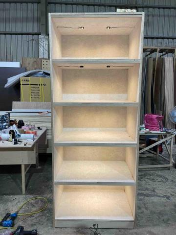 杰碩室內裝潢有限公司 -  客製化公仔櫃