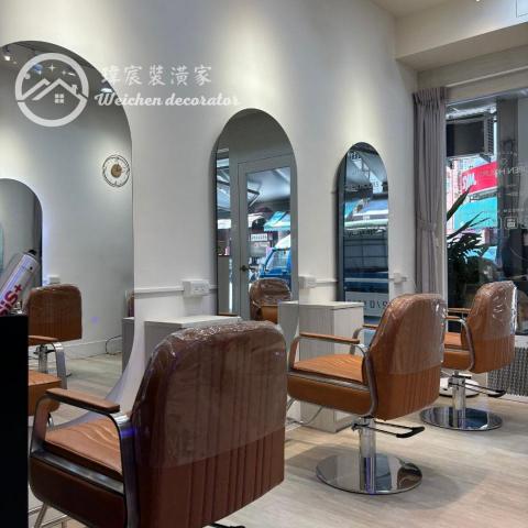 瑋宸裝潢家工程行 - ●步入充滿奶茶色調與木質調的裝潢空間中，明亮的氛圍煥發著生命的活力。
●奶茶色的柔和光影與木質調的質感傢俱相輔相成，營造出一種美感與溫暖的氛圍。
●奶茶色調與木質調的相得益彰，為空間增添了溫暖和活力。讓我們一同享受這個明亮而溫馨的空間，感受生活的美好和自然的韻味。
