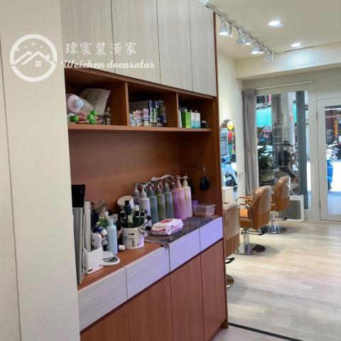 瑋宸裝潢家工程行 - ●步入充滿奶茶色調與木質調的裝潢空間中，明亮的氛圍煥發著生命的活力。
●奶茶色的柔和光影與木質調的質感傢俱相輔相成，營造出一種美感與溫暖的氛圍。
●奶茶色調與木質調的相得益彰，為空間增添了溫暖和活力。讓我們一同享受這個明亮而溫馨的空間，感受生活的美好和自然的韻味。
