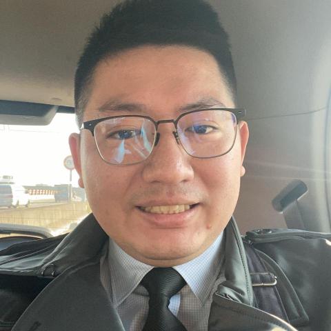 提供數學老師你來服務的專家李偉誠