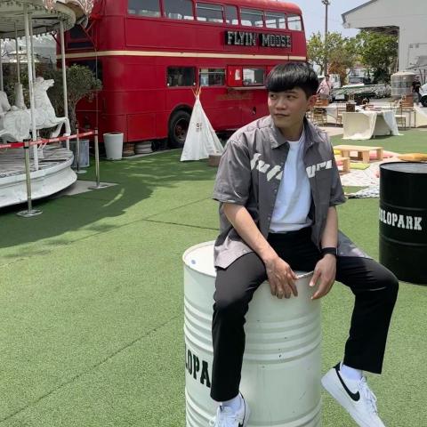 提供capcut商用服務的專家Easton