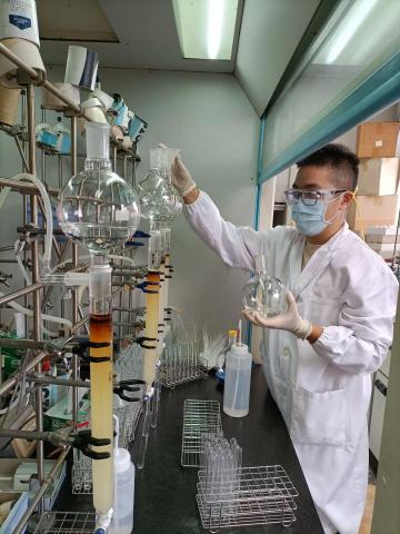 吳尚恩 - 實驗室研究