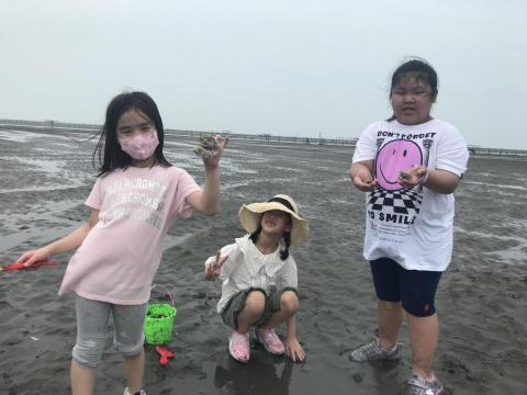 俞儀雯 - 與畫室擔任夏令營助教