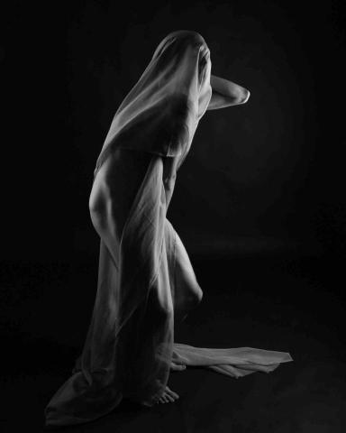 江峰（舞蹈與身心課程教學） - 裸體模特與道具使用