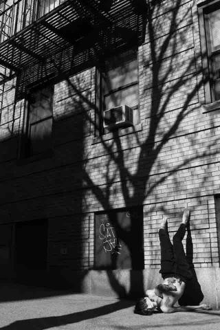 江峰（舞蹈與身心課程教學） - 紐約街頭行為藝術與舞蹈