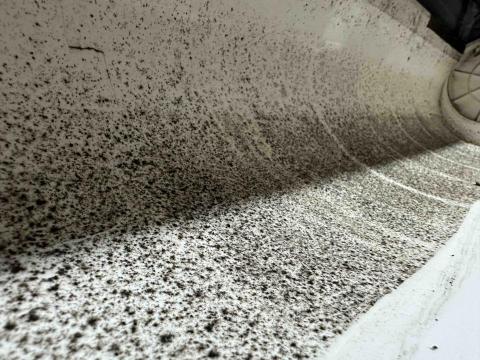 魔淨清潔坊 - 背板清洗前