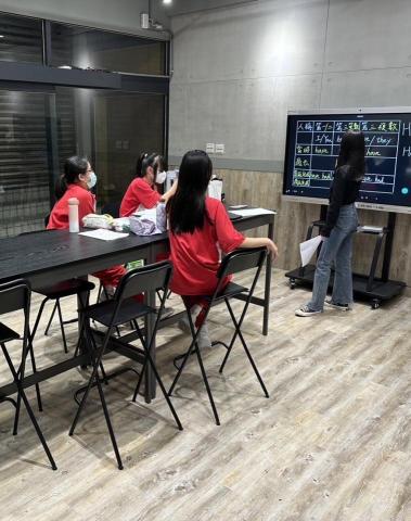 西雨孟 - 國小英文教學