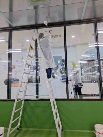 佳佳清潔公司 - 大片面積的玻璃清潔