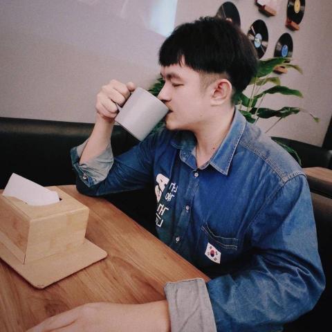 提供韓語服務的專家石傳璽