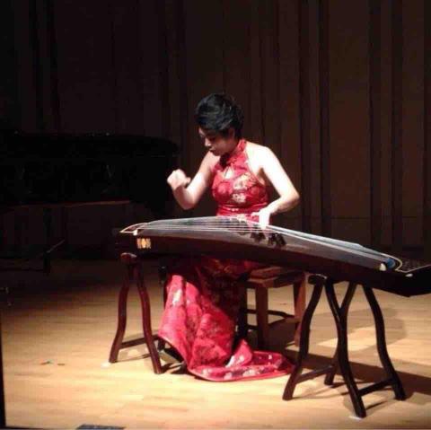 姜姜古箏工作室（清水、過嶺） - 老師演奏照片