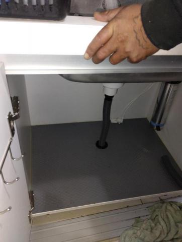 世宏水電工程行 - 換流理台水管