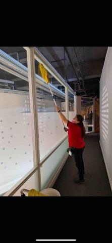 佳佳清潔公司 - 展場的玻璃清潔