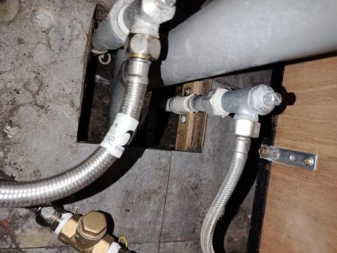 泉森淨水 - 髮廊 
 漏水查修 泉森淨水 - 髮廊 
 漏水查修