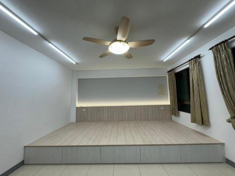 德康美系統櫃烏日店 - 德康美系統家具 系統和室床架加床頭架框閃梁 頂部加鋁條燈 德康美系統櫃烏日店 - 德康美系統家具 系統和室床架加床頭架框閃梁 頂部加鋁條燈