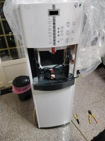 泉森淨水 - 豪星牌  HM-900  飲水機安裝 泉森淨水 - 豪星牌  HM-900  飲水機安裝