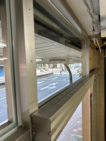 代樂收-代收垃圾-裝潢清潔-廢棄物清運-拆除工程 - 店面大門清潔後