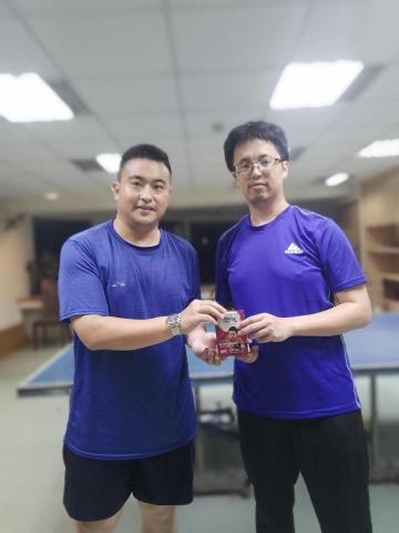 張敬彬 - 林先生大學時期打系隊，但本身缺乏系統性的基本功訓練，覺得球技到達瀕頸，特地來紮實的訓練基本功