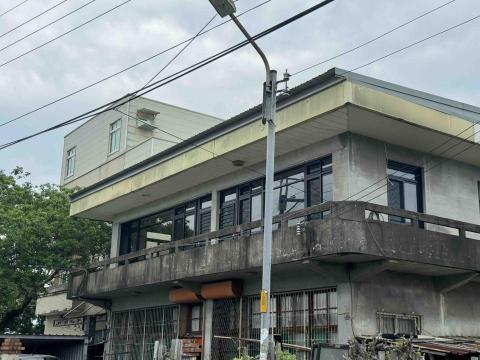 鈞睿鋁業 - 消光黑二樓改窗