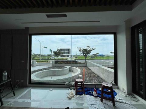 B.X專業隔熱紙 - 宜蘭住家大落地窗施工 透光度50% 鏡面效果 B.X專業隔熱紙 - 宜蘭住家大落地窗施工 透光度50% 鏡面效果