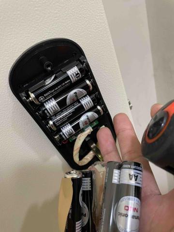 瑞克 - 安裝電子鎖