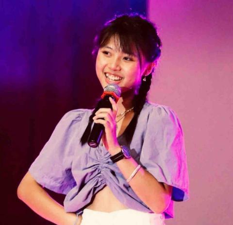 吳欣恩 - 高一擔任康輔社社慶的主持人