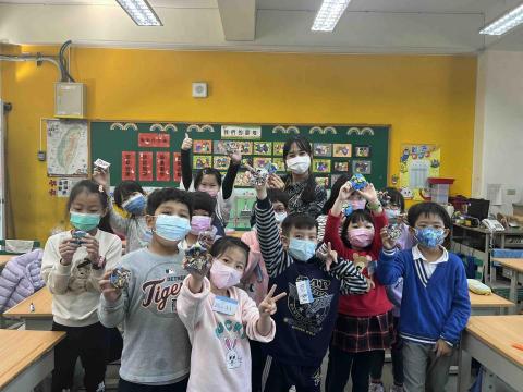 林皮語涵 - 2023寒假至高雄偏鄉國小舉辦營隊，擔任隊輔。