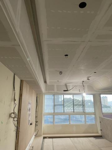 易勝油漆工程 - 全室天花新封板整平（接縫AB膠、補土）