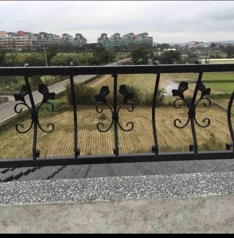 九九櫸木扶手 - 露台鍛造