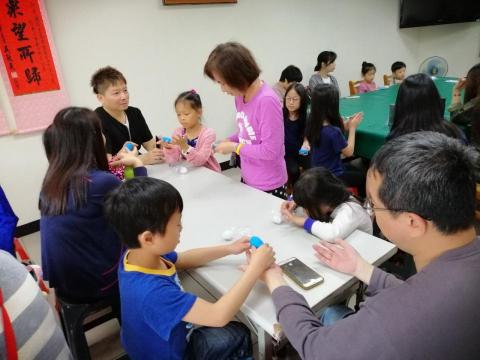 陳蕙姬 - 信義區永春里黏土教學