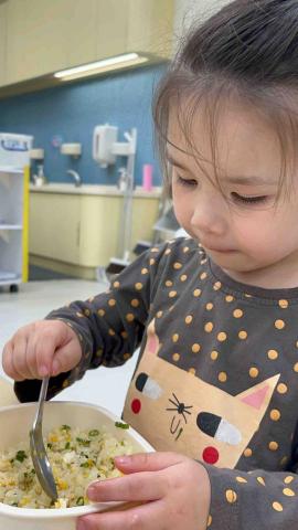 林皮語涵 - 三歲加拿大女生雙語陪玩/陪讀