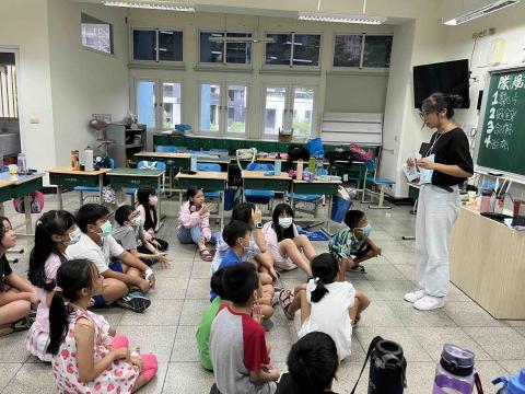 林皮語涵 - 2023暑假至高雄國小舉辦營隊，擔任隊輔。