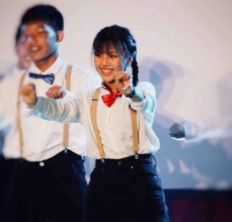 吳欣恩 - 高一參加康輔社社慶的表演舞台