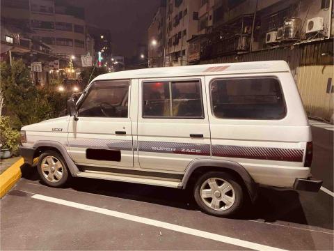 老車拉人拉貨不拉拉不拉多 - 這是部有年紀的老車，不會是很舒適的，但如果您想感受三十年前的運輸生活，不嫌棄歡迎預約體驗！