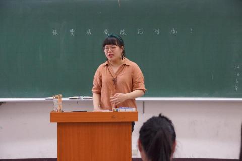 洪韵軒 - 上課情形(辯論主題)