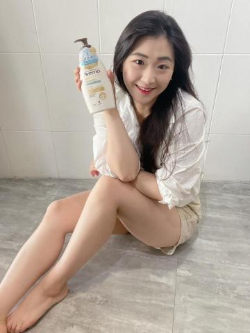 崔普小哀 - Aveeno艾惟諾「小光瓶」燕麥煥光奇肌保濕乳+磨砂膏