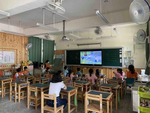 柯伊柔 - 參加文祥國小志工服務