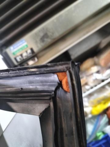 簡宇 - 門條破損