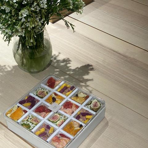 提供封面書服務的專家何小馬