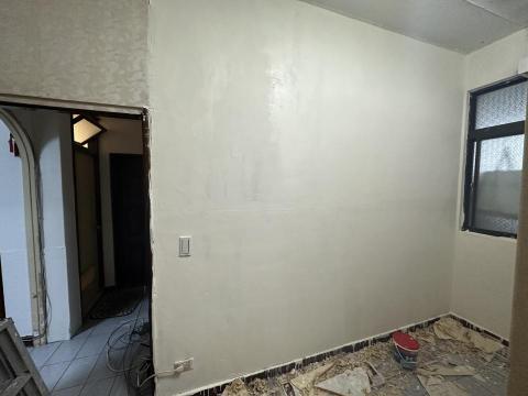 翁維廷 - 兩次粉刷油漆工（百合白顏色）
