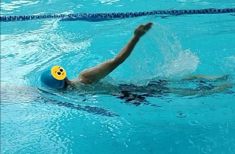 游泳/滑雪 教練_小羊(女) - 親子教學 (爸爸跟小孩一起學游泳)
成人游泳教學