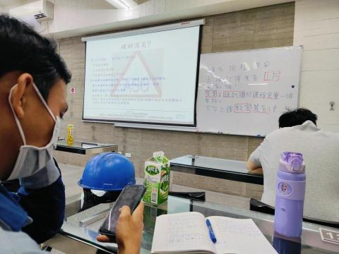 鄭氏梅-越南語譯者 - 職安陪讀日（中文-越南語）