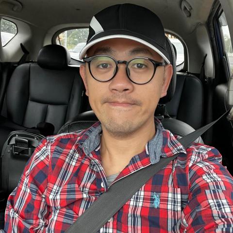 提供粉絲頁服務的專家胡強昱