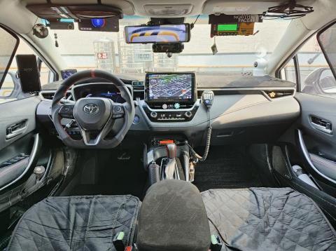 德 多元化計程車 - 德 多元化計程車 油電車 (前座)