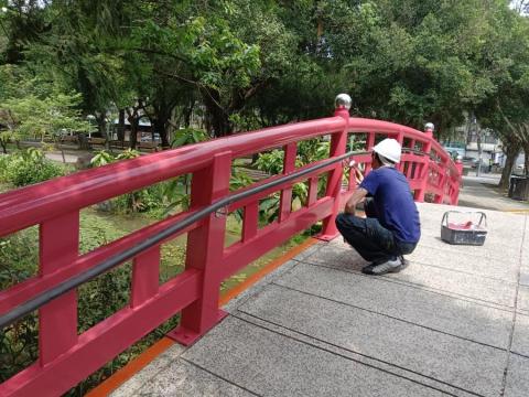 專業油漆阿華 - 公園橋扶手欄杆