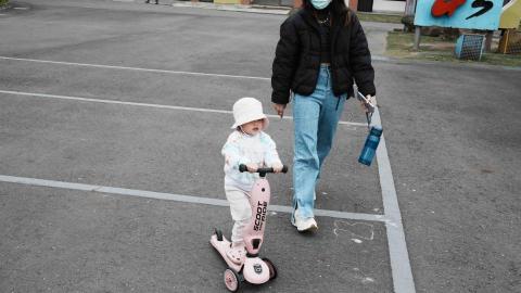 黃語萱 - 溜溜小朋友
