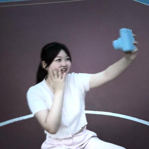 提供寫歌詞服務的專家葡萄閃一邊