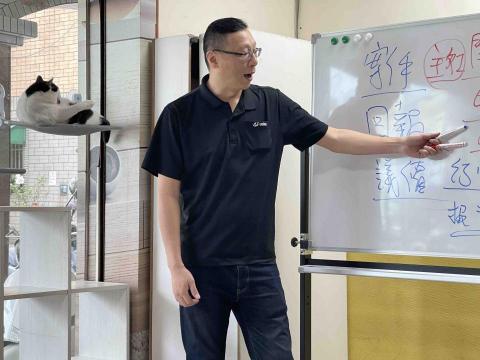 房地專家顧問 - 