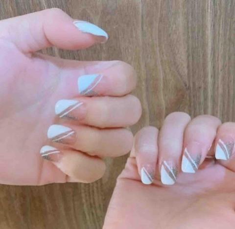 鄭妤婷 - 簡單手繪造型風格